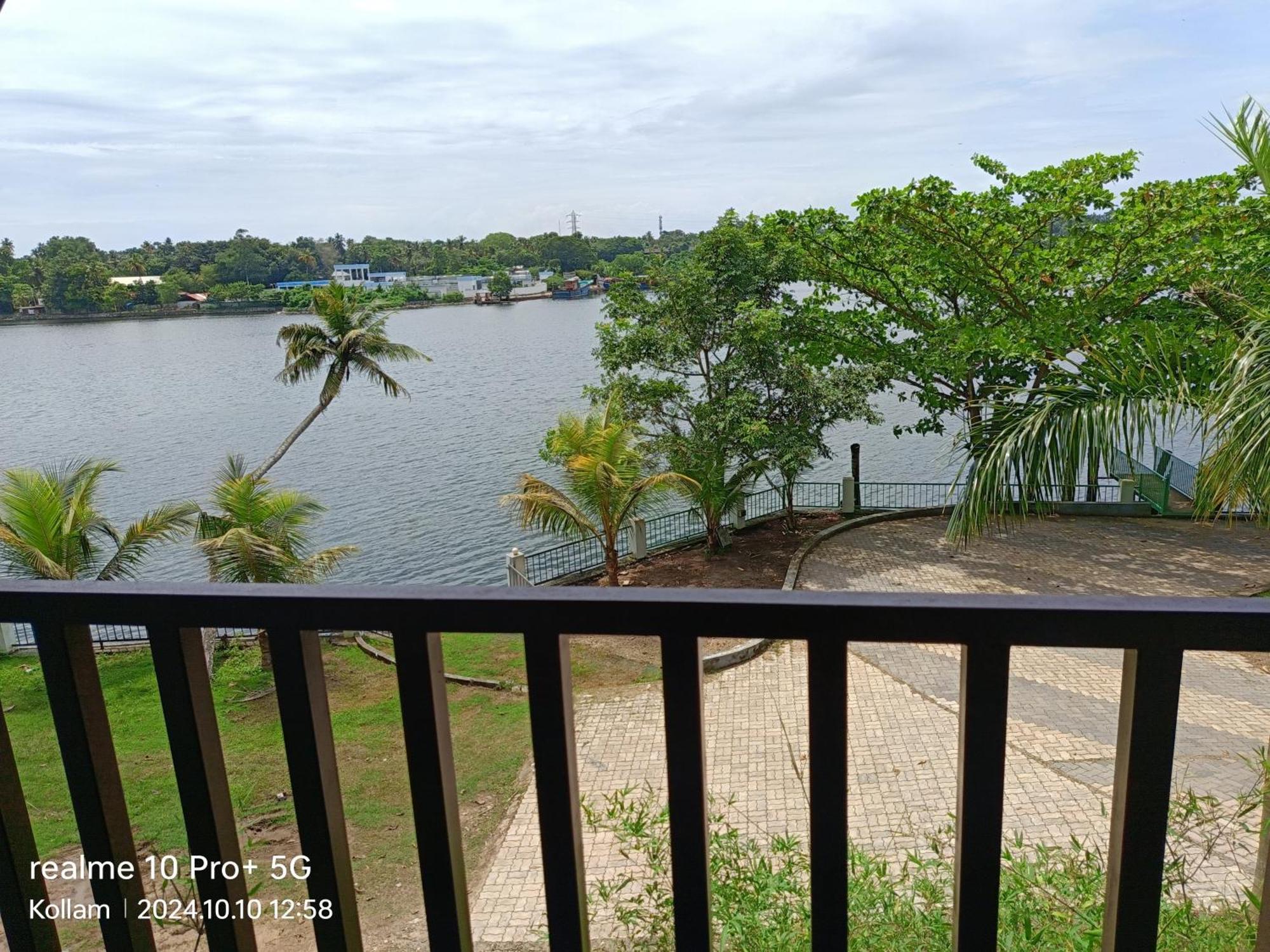 Ripples Backwater Resort, Kollam Exterior photo