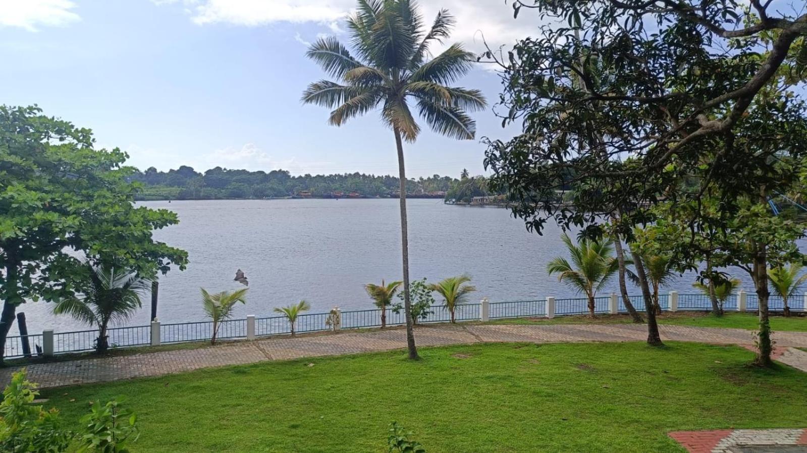 Ripples Backwater Resort, Kollam Exterior photo
